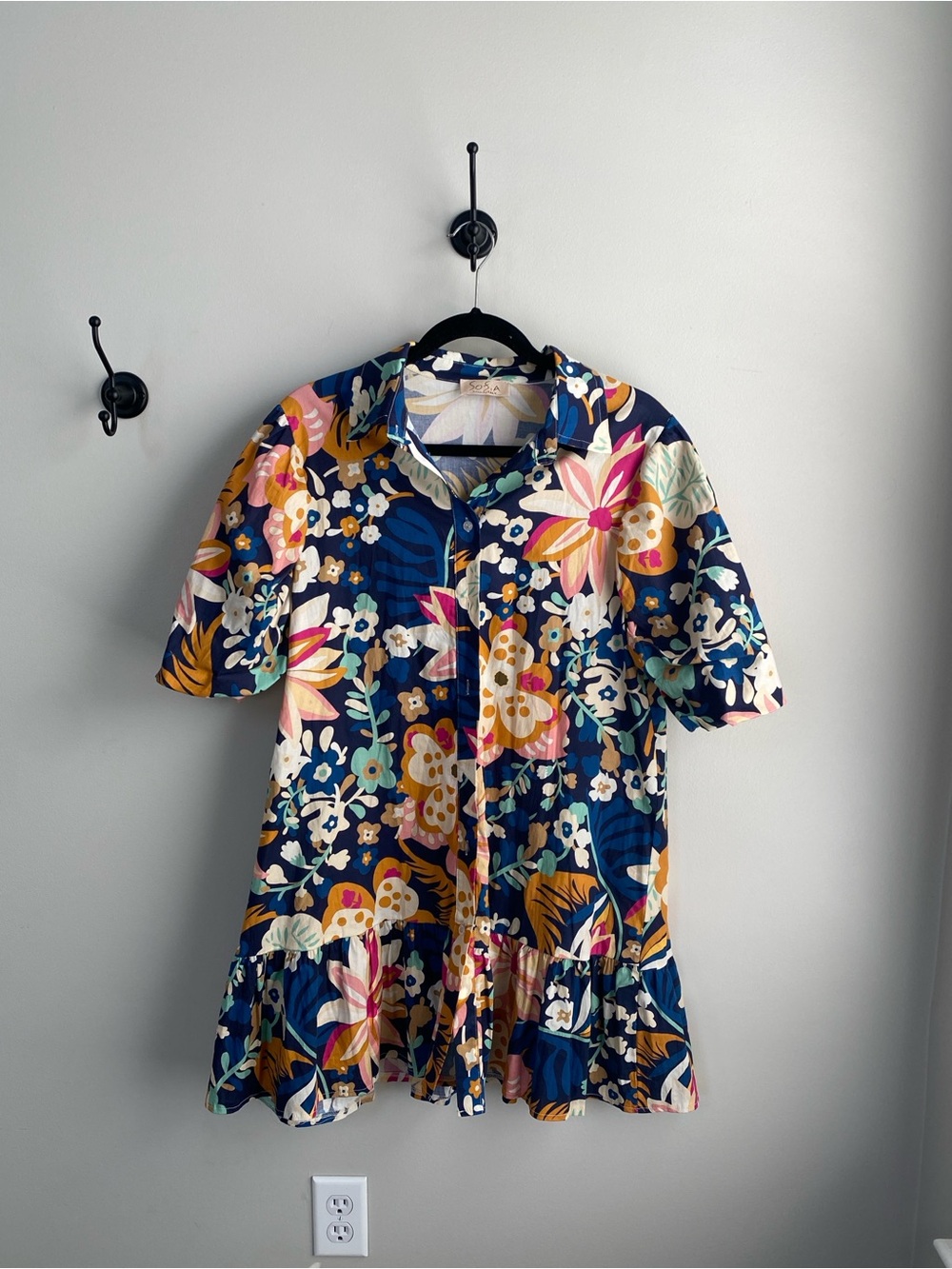 Sofia made in Italy Bold Floral Button-Front Shirt Dress